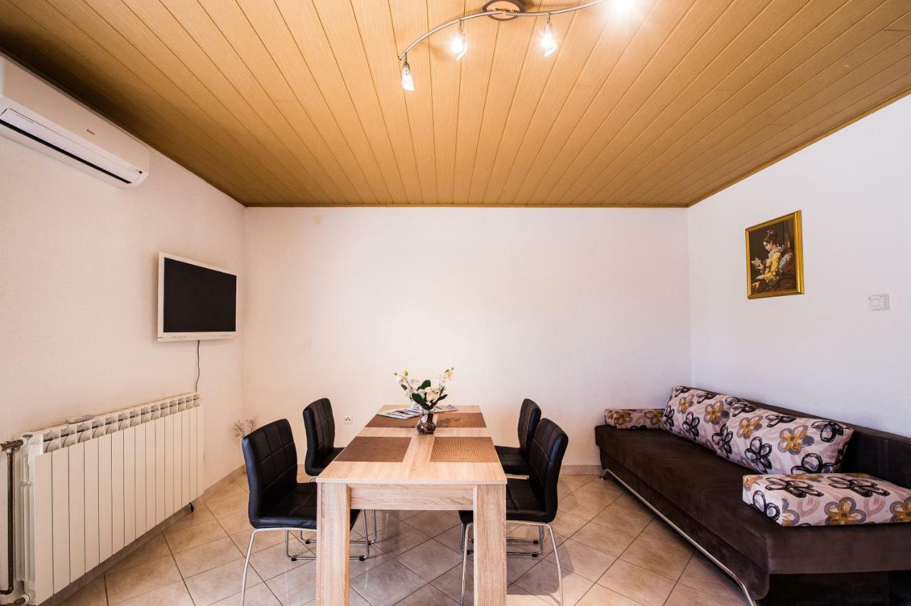 Apartmani Mila Podstrana Eksteriør billede